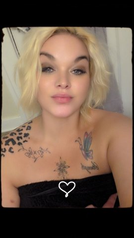 Chicago Female Escort — Outcalls for About a Week - 1