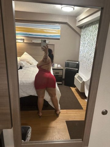 Hermosa morenita en la cama: anal, orales y vaginales + bailes con lencería - 1