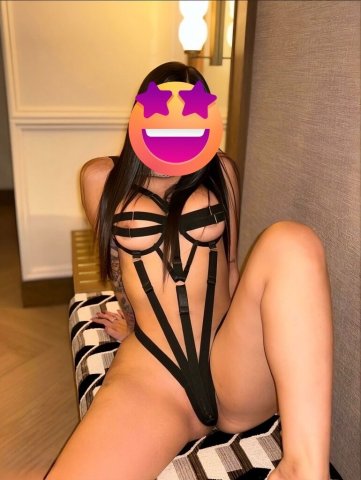 Norfolk, Virginia Latina Full Service Escort — “Very Juicy Pussy” - 1