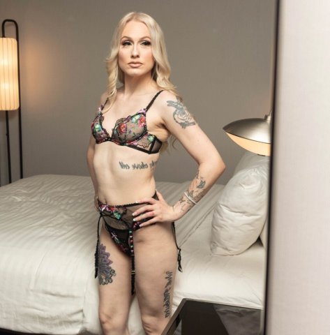 Rebecca (24) — Blonde Green-Eye Female Escort in San Francisco - 1