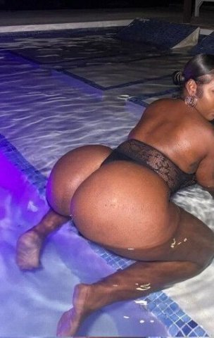 Tampa Florida Hermosa Morena Escort — Disponible - 1