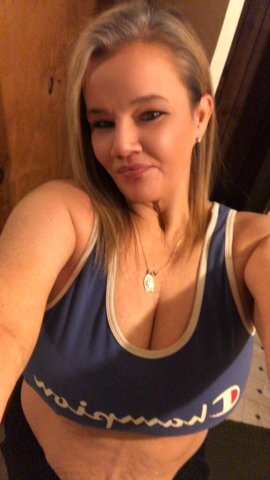 Cleveland Fun Female Escort — mature serious men - 1