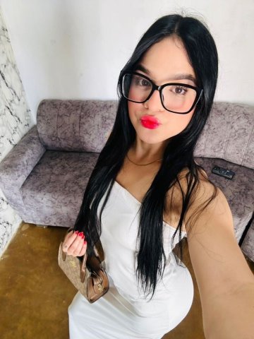 Joven latina venezolana para trios en Miami, disponible nueva - 1