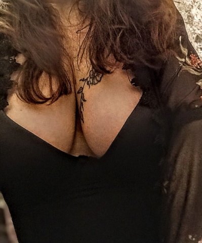 Portland MILF available Sunday for roleplay, spanking & GFE - 1