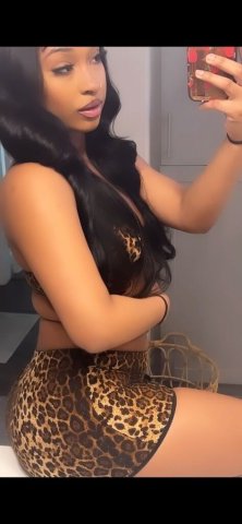 Tacoma Petite Escort (Brown Skin) — Discreet Outcalls - 1
