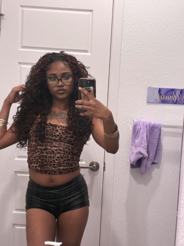 Petite Chocolate Treat Private Dances (Verification Required) - 1