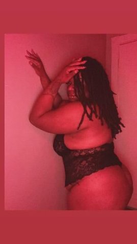New in town—female escort for discreet downtown incalls & outcalls (no police) - 1