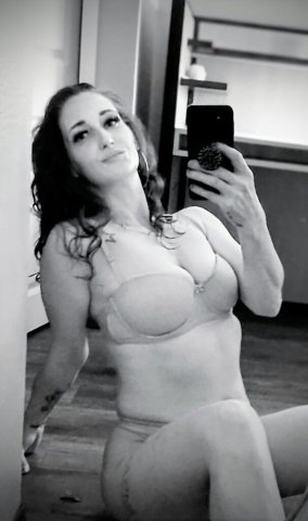 Baton Rouge Female Escort — tip menu dates & massage add-ons - 1