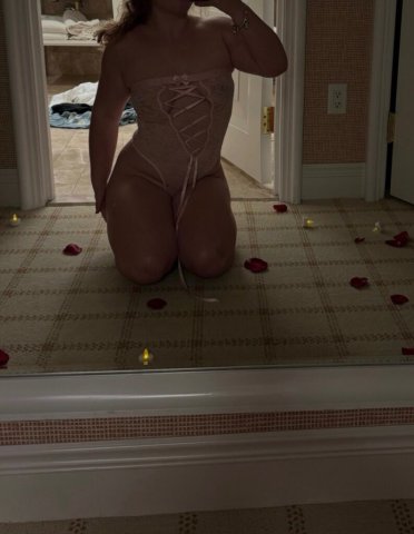Queens Outcalls Only Female Escort - 1
