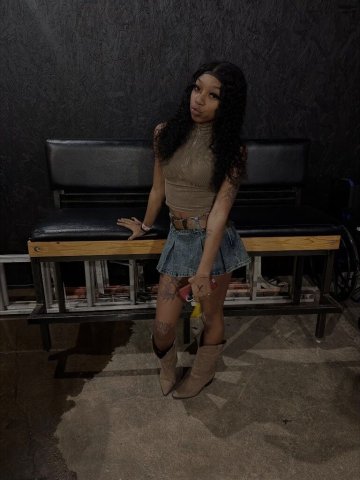 Iowa City Petite Female Escort — Flyout 360$ & Free Car Calls - 1