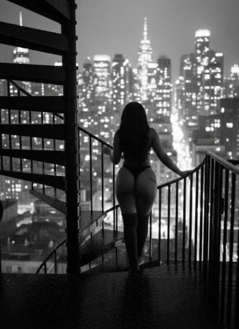 Seattle Female Escort — Incall/Outcall (30 or 60 min) - 1