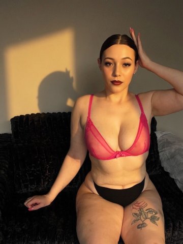 Kansas City Incall Specials — Red Head, Big Juicy Tits (21) - 1
