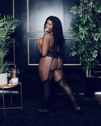 Montgomery Female Escort — Dinner Cooked, Dates & Massage - 1