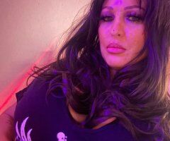 Orange County MILF Female Escort — GFoomie Bear implants & black light glow room - Image 5