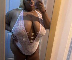 Strawberry Poundcake — 44H naturals, thick thighs, anal & rimming - Image 9
