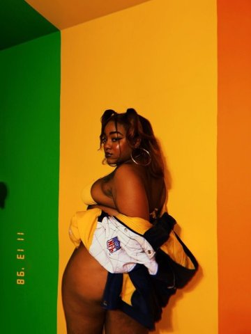 San Diego Female Escort — Cinnamon (spicy, warm touch) - 1