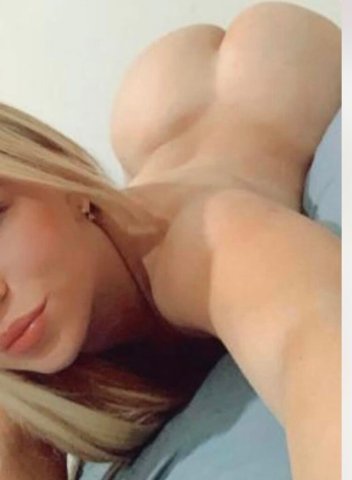 Petite Latina escort in Santa Ana — Daniela for private visits - 1