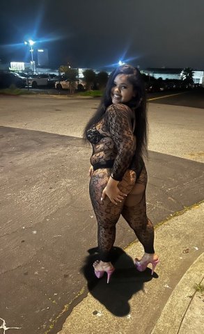 Ling — Thick, Curvy Lightskin Escort (Outcalls & Car-Dates) - 1