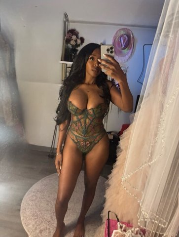 Eugene, Oregon Female Escort for 1-Hour Visits - 1