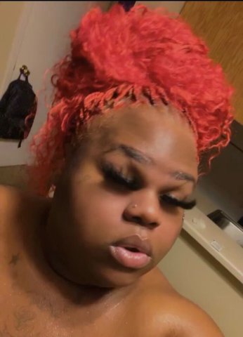 Des Moines IA Female Escort — In-calls only (22) - 1