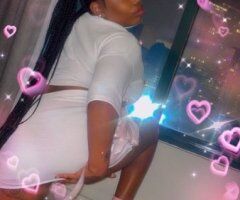 Curvy pornstar beauty in Denton, TX — session bookings with respect - Image 9