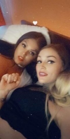 Tattooed Barbie Barbie-style hang with two best friends - 1