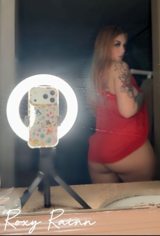 Roxy in San Luis Obispo — Blue-eyed, 5'3" escort - 1