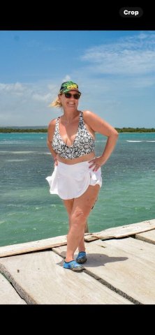 Anita in Pittsburgh, PA — FaceTime cougar role play, sexting, and live video verification - 1