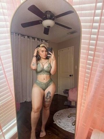 Hilton Head, SC Young Curvy Female Escort — Live VIP Cam & Video Sales - 1