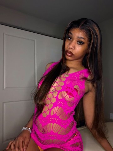 Portland OR Female Escort — Facetime or Snapchat Verification - 1