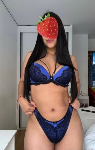 Emma—Discreet Female Escort in Little Rock (Strawberry theme) - 1