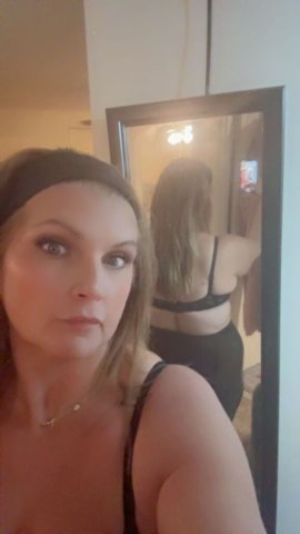 Miss Head Doctor (42) — Kansas City Escort - 1