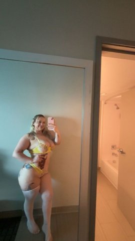 Austin TX Curvy, Green-Eyed Female Escort — Nuru & Massage - 1