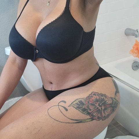 Cubana Escorts en Beaumont, TX — Trio disponible - 1