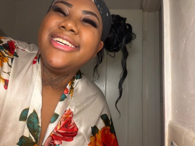 Cincinnati OH Female Escort — Caramel - 1