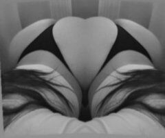 Early Bird gets the Box (Deposit Required) — Long Island Cam Performances - Image 3
