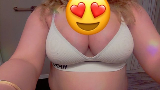 Cute petite babe — Kansas City outcall/cardate only (no incall this weekend) - 1