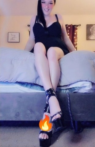 Spokane WA Female Escort — dinner dates, multi-hour & VIP - 1