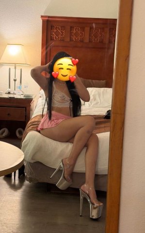 Mujer 21 en San Mateo, California — Servicio con FaceTime - 1