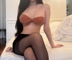 Pittsburgh PA Female Escort — striking eyes & long legs - Image 2