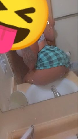 Queen (35) — Detroit Female Escort - 1