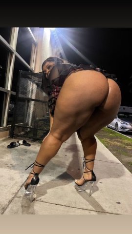Playful, thicc curvy female companion — outcall/car play - 1