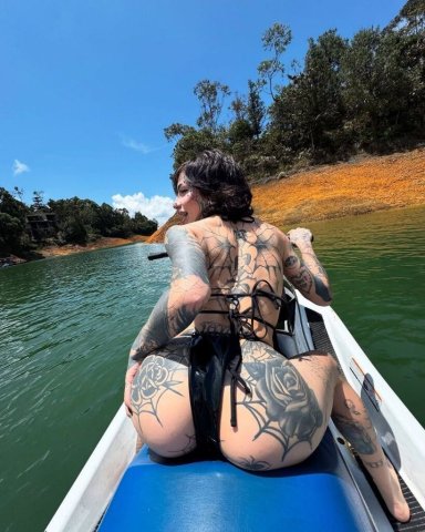 Tatts babe (22) — Big ass escort available now (Huntsville) - 1