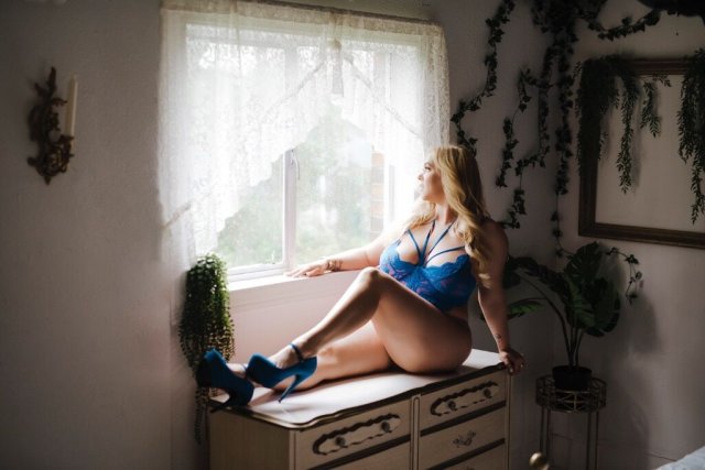 Tacoma Fem Dom — Dancer Fantasies, Role Play & Lingerie Shows - 1