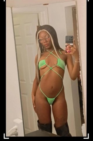 Phoenix Petite Chocolate Female Escort — Incall/Outcall - 1