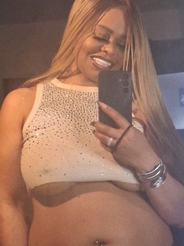 Seattle MILF Escort — 38DD Light GFE XXX Experience - 1
