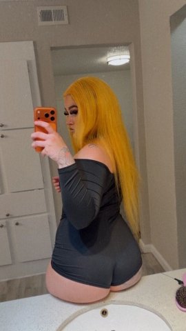 Chicago, IL Pink Shaved Pussy, Pretty Feet & Thick Thighs - 1