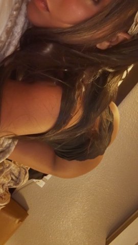 Pretty Itty Bitty (21) — Petite Outcall & Cardate in Your Car - 1