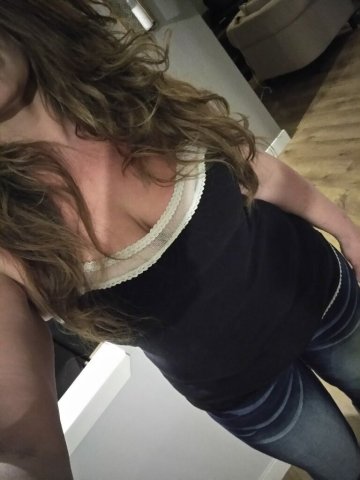 Curvy MILF Escort — Available Now - 1