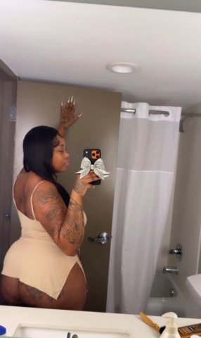 Female Escort in Louisville, Kentucky — Hour Options - 1